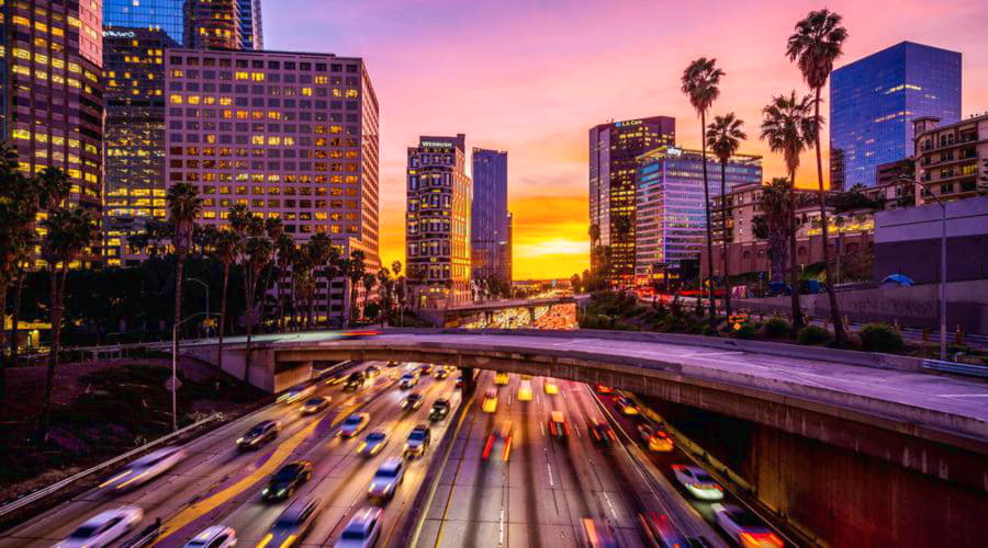 Offriamo una vasta selezione di opzioni di noleggio auto all'aeroporto di Los Angeles.